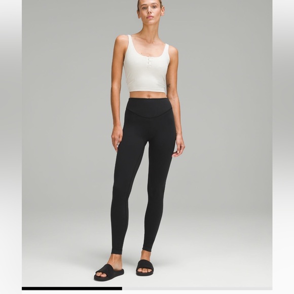 Lululemon size 4 wunder under - Picture 2 of 3